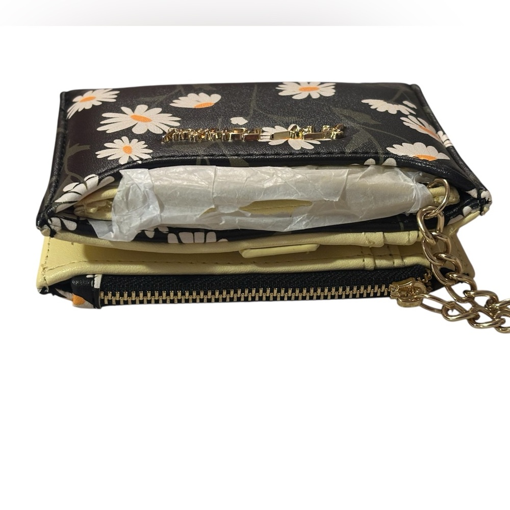 Betsey Johnson Daisy chain wallet - Picture 4 of 5